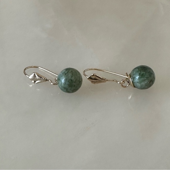 Vintage 14k Solid Gold Nephrite Drop Dangle Earrings - Picture 7 of 13